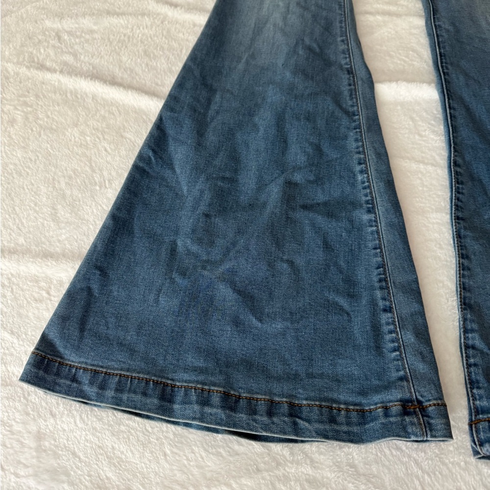 We The Free Just Float On Stretch Super Flare Leg Jeans 26 - Picture 2 of 9